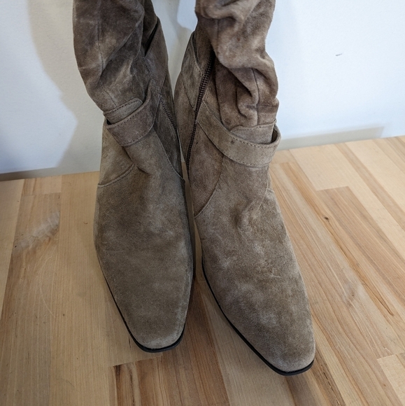 Blake Scott Beige Suede Slouch Boots with Heel 9.5 - Picture 10 of 11